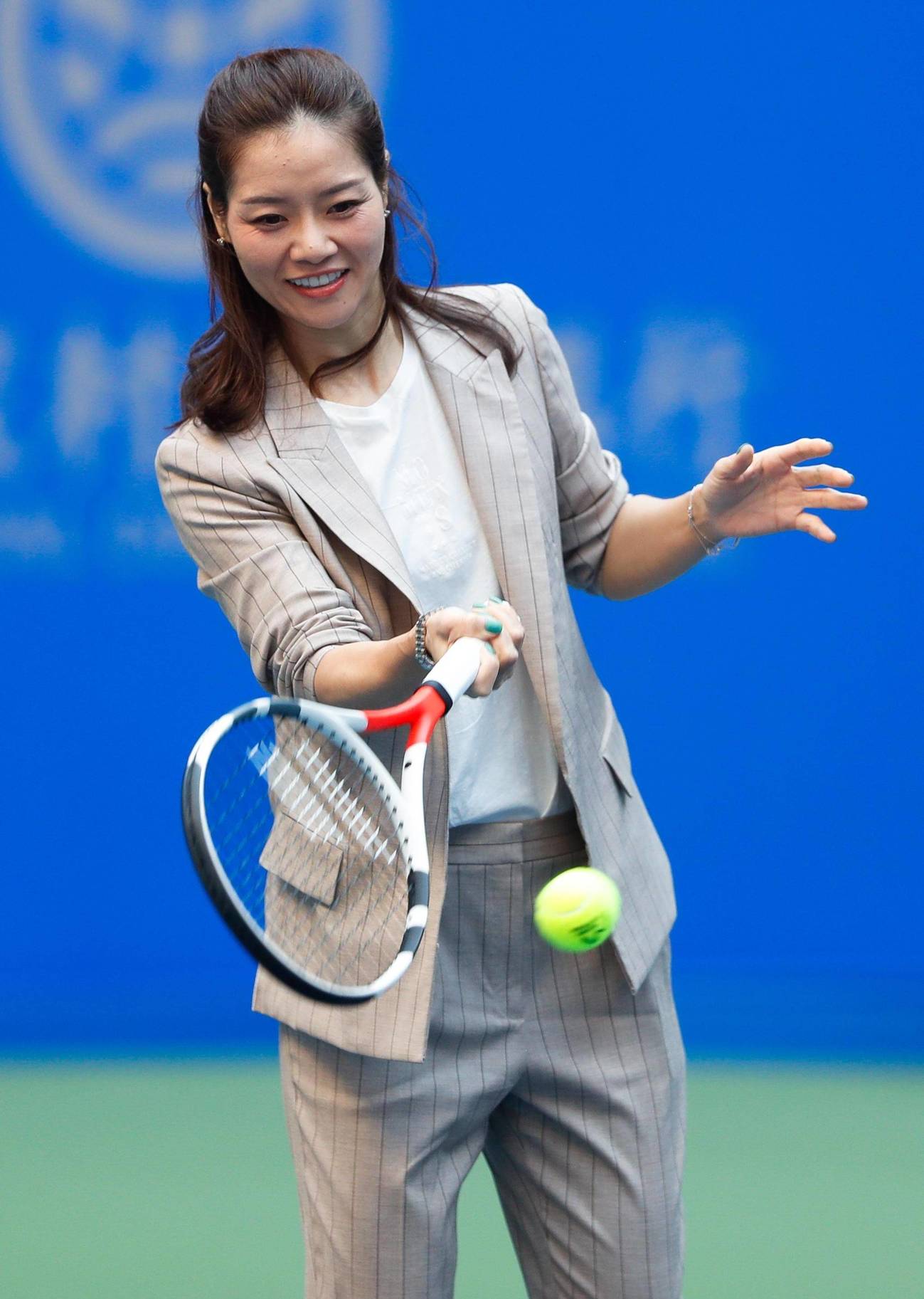 2011澳网决赛李娜vs克里斯特尔斯：赢下首盘后为何逆转落败？